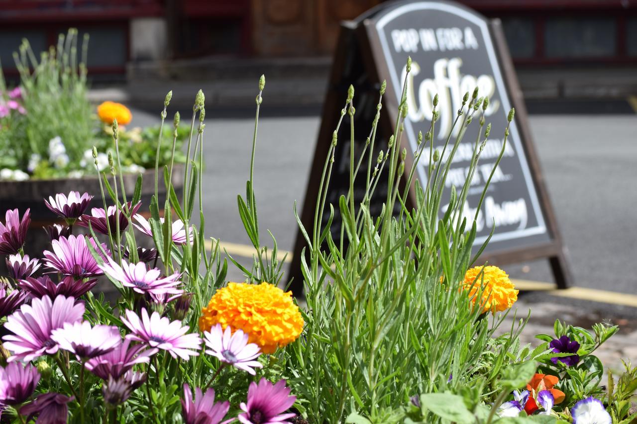 Royal Ship Hotel Dolgellau Bagian luar foto